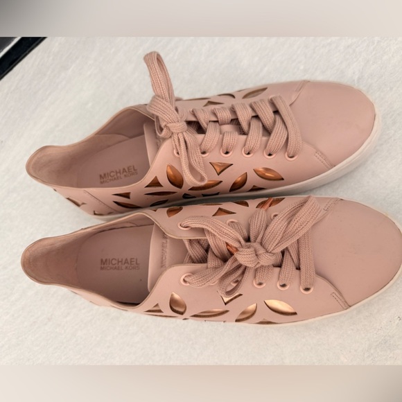 Michael Kors Perforated Shoes | Mercari Michael Kors MIMI Sneakers
Perforated Lasered Leather Lace Up
Trainers 7.5 US